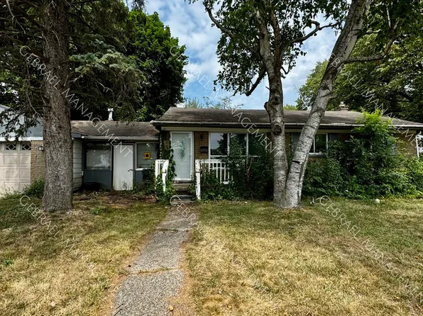 808 Chatham Dr, Flint, MI 48505