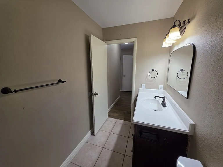 1806 SE Lawrence St — Photo 11