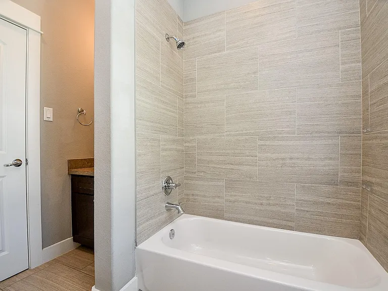 955 W 24th St #D — Photo 34