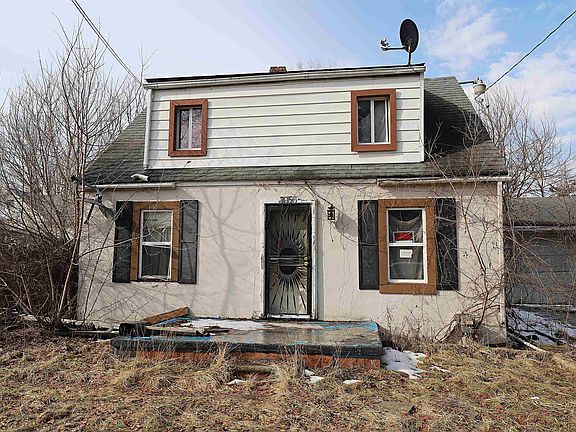 2nd image of 3056 Shaw St