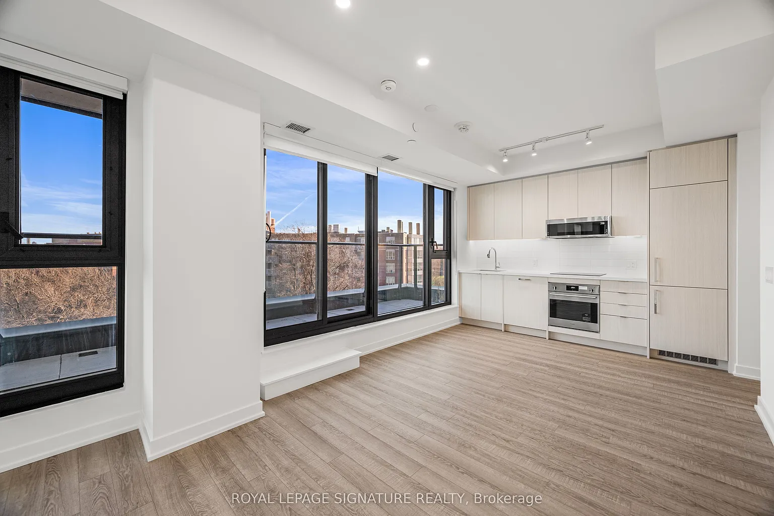 250 Lawrence Ave W #609 photo 1
