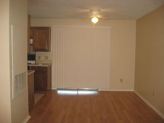 3rd image of 814 Red Bud Dr