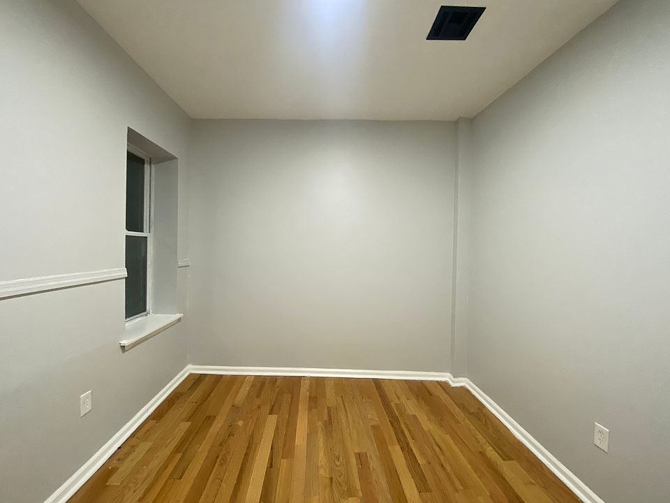 1st bedroom