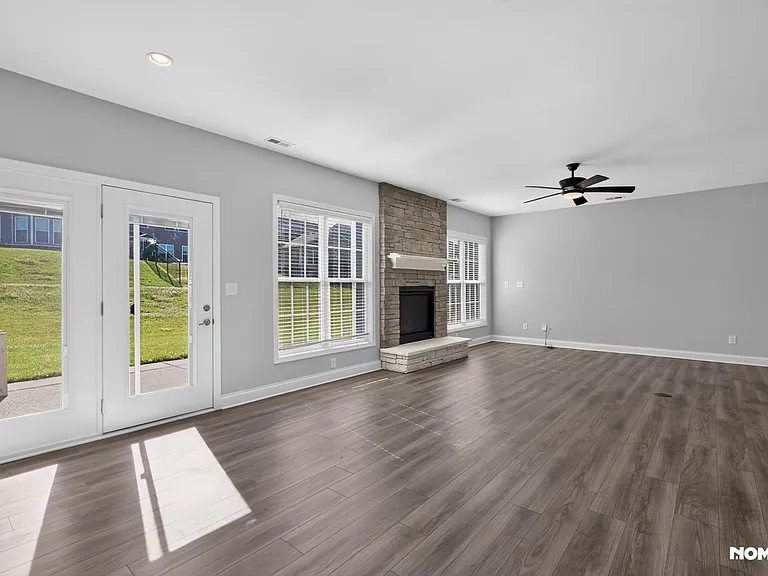 105 Irondale Ct — Photo 10