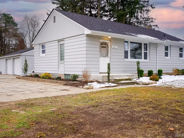 24951 W Nine Mile Rd, Southfield, MI 48033