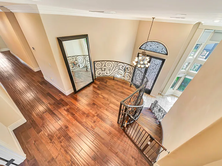 4820 Valjean Ave — Photo 84