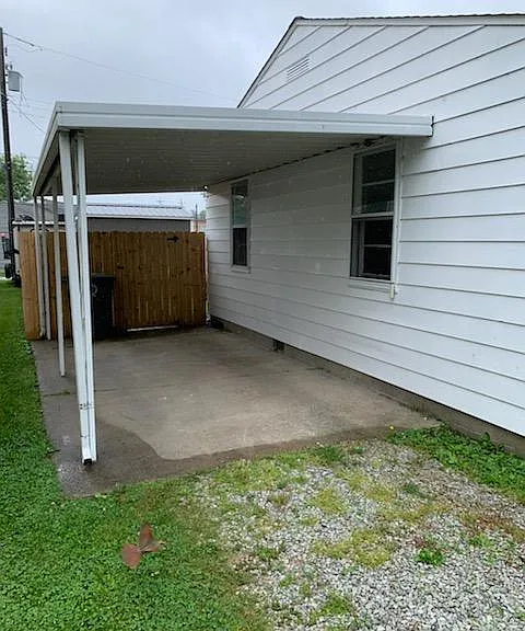 906 N Pine St — Photo 4