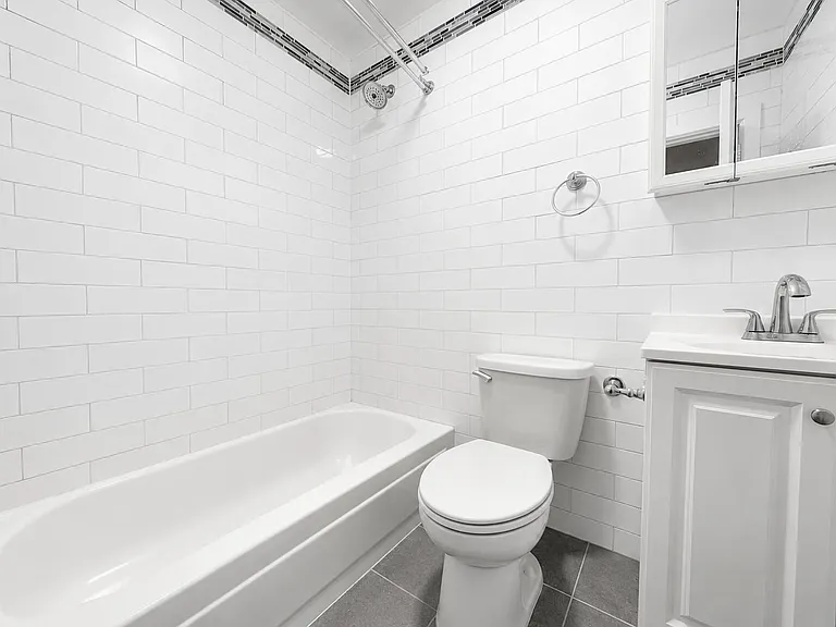 346 W 52nd St #2A — Photo 8