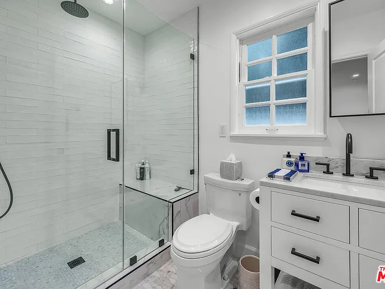 751 Westholme Ave — Photo 17