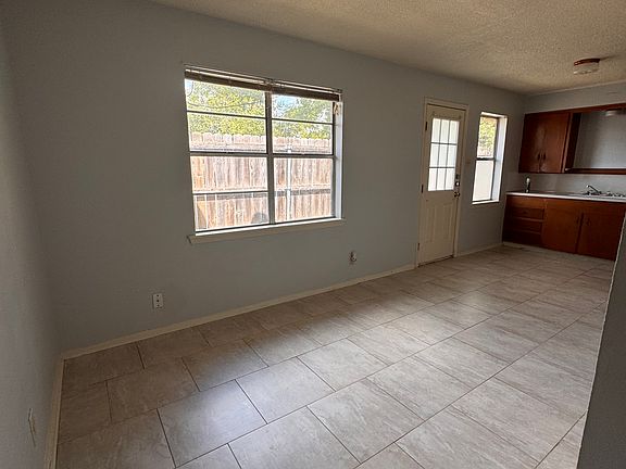 4th image of 937 Jefferson St #1
