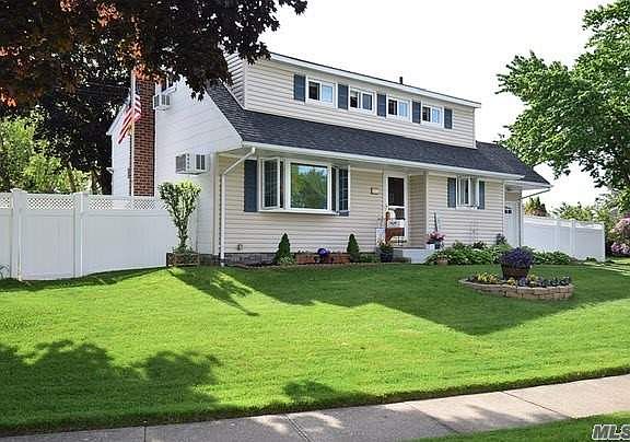 2nd image of 551 Everdell Ave