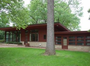 2637 N 118th St, Wauwatosa, WI 53226