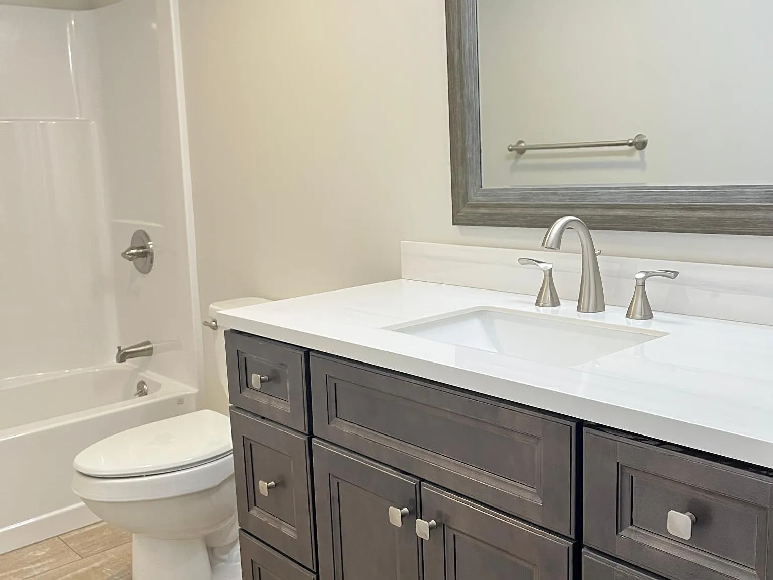 140 Wellington Cir — Photo 4