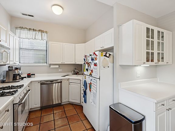 3rd image of 1051 W Montana St #2