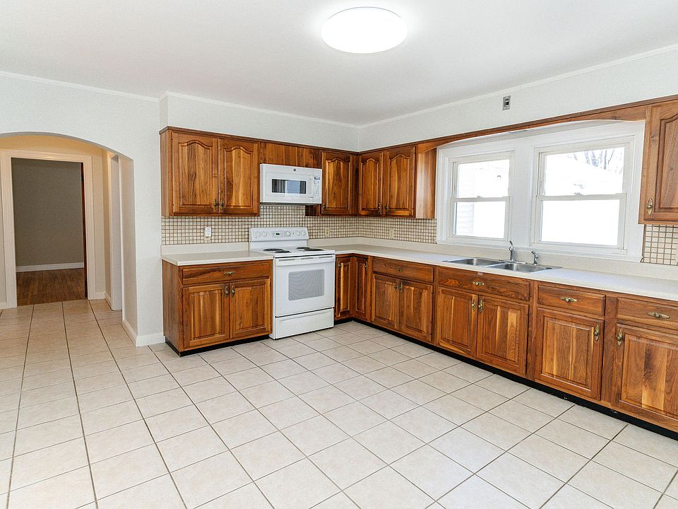 Kitchen with ample space for table