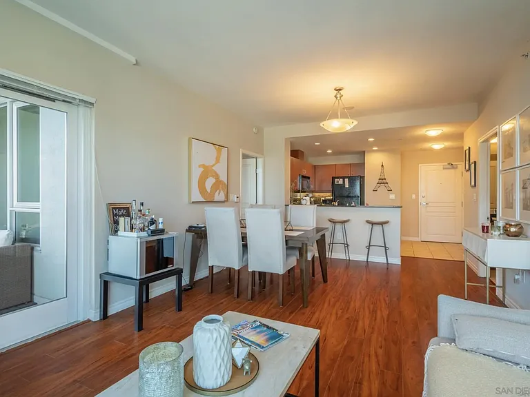 300 W Beech St #1601 — Photo 5
