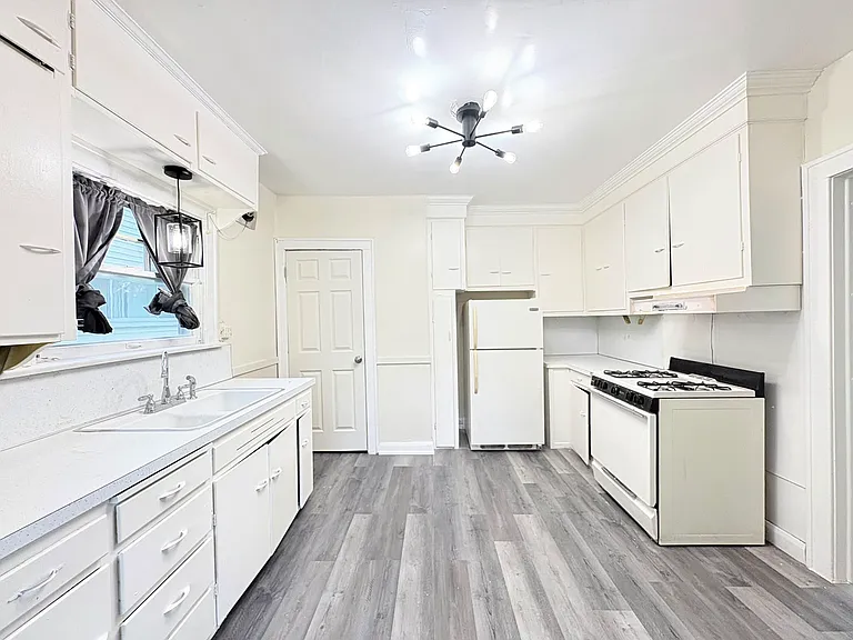 4450 Commonwealth Ave — Photo 13