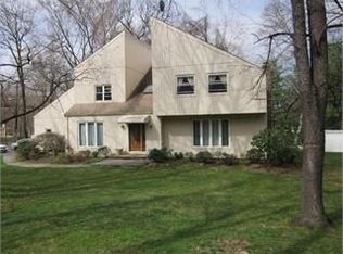 241 Beaufort Ave, Livingston, NJ 07039