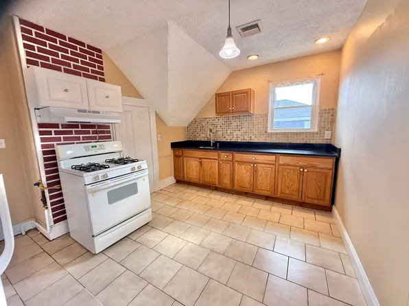 45 Chestnut Ave APT 3, Jamaica Plain, MA 02130