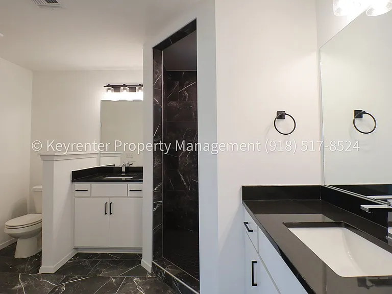 2908 S Redwood Ave — Photo 44