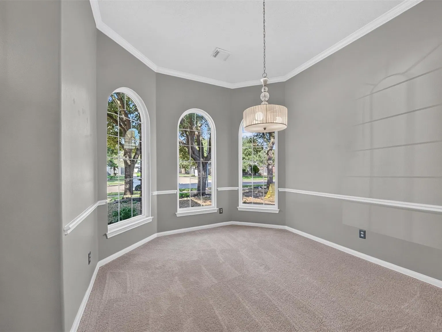 3 bed, 2.5 bath, 2332 sqft, $2,200 — Photo 3