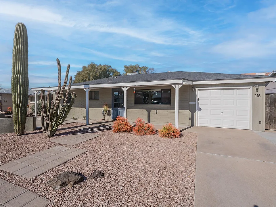 216 E Orchid Ln
