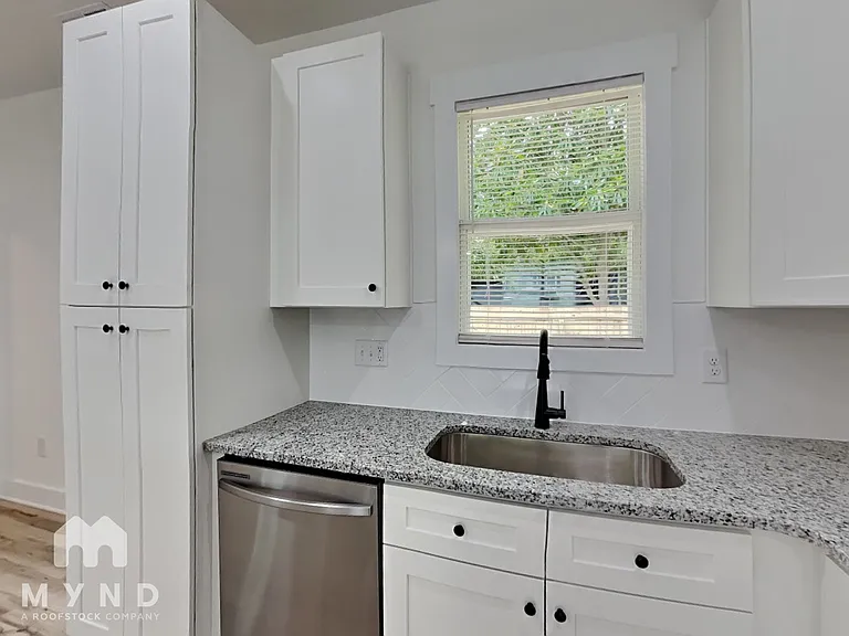 420 E Cedar Ave — Photo 7