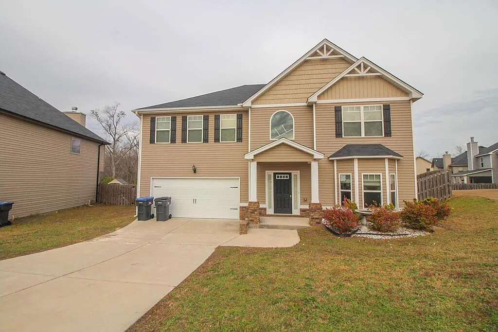 4 bed, 2.5 bath, 3432 sqft, $2,295 — Photo 1