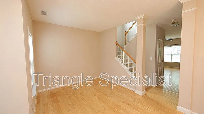 3 bed, 2.5 bath, 1800 sqft, $2,000 — Photo 3