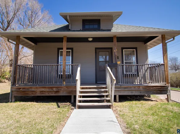 832 S Menlo Ave, Sioux Falls, SD 57104