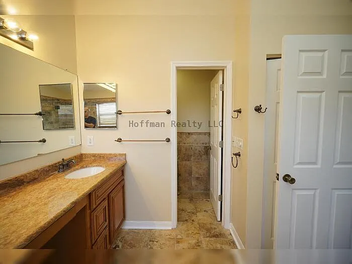 10905 Capstan Lake Dr — Photo 24
