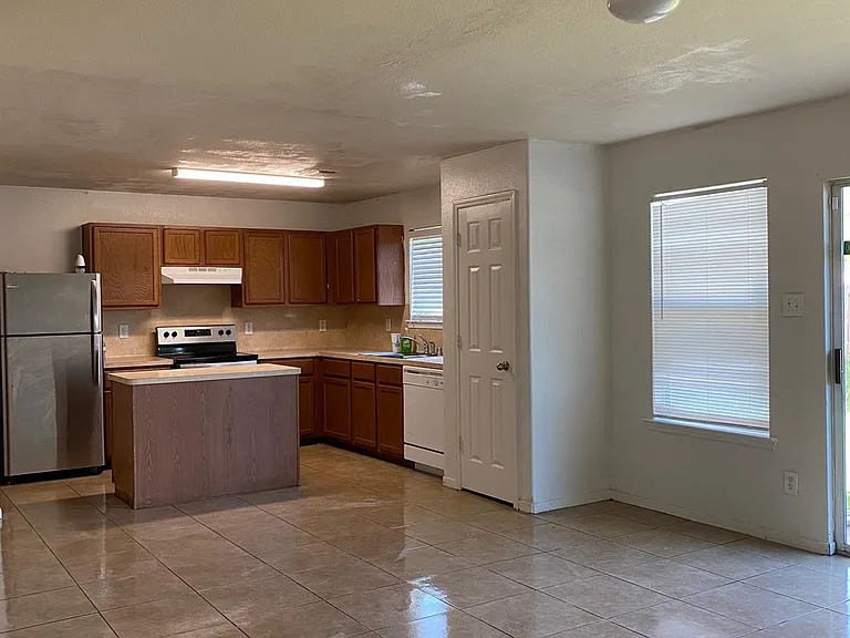 3114 Junction Dr — Photo 2