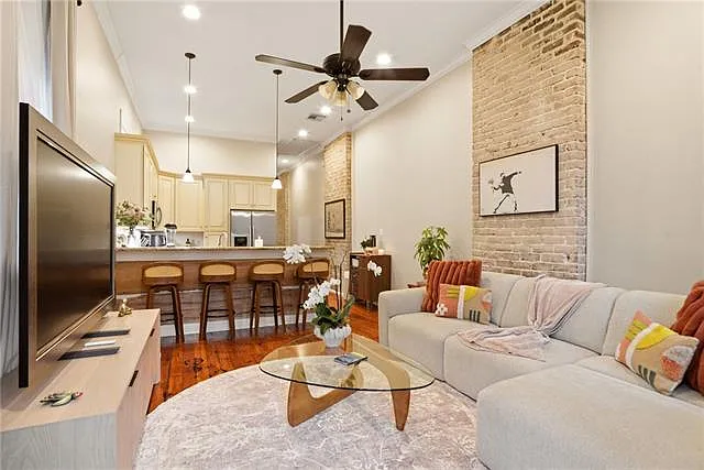 2 bed, 2.0 bath, 1100 sqft, $2,200 — Photo 4