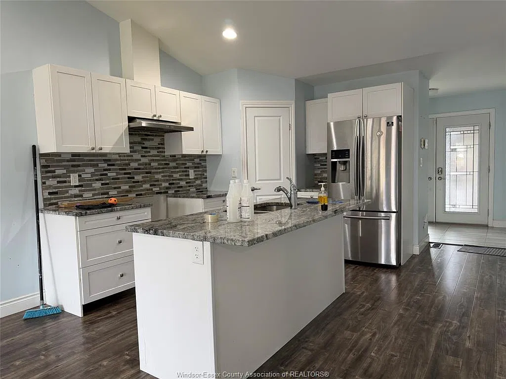 4 bed, $2,800 — Photo 3