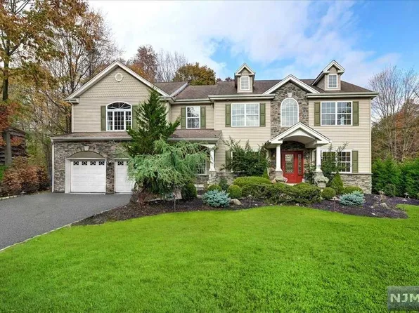 21 Lake Rd, Upper Saddle River, NJ 07458