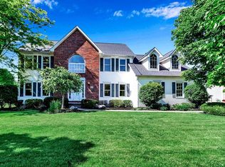 8180 Driftwood Ct, Williamsville, NY 14221