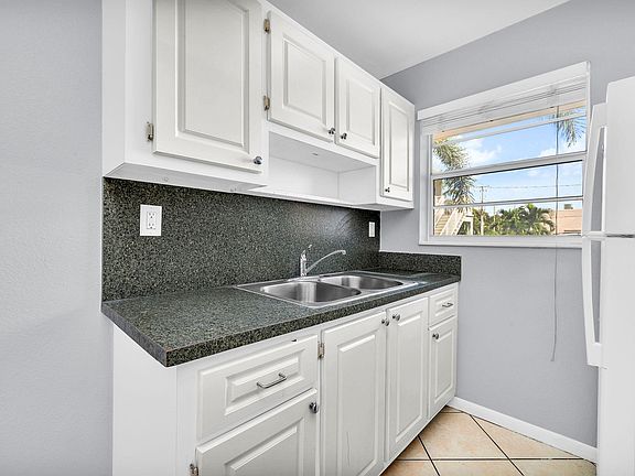 2nd image of 616 Lucerne Ave APT 3