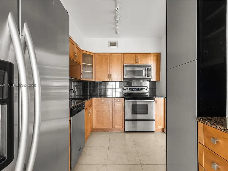 900 Bay Dr #1005 — Photo 14