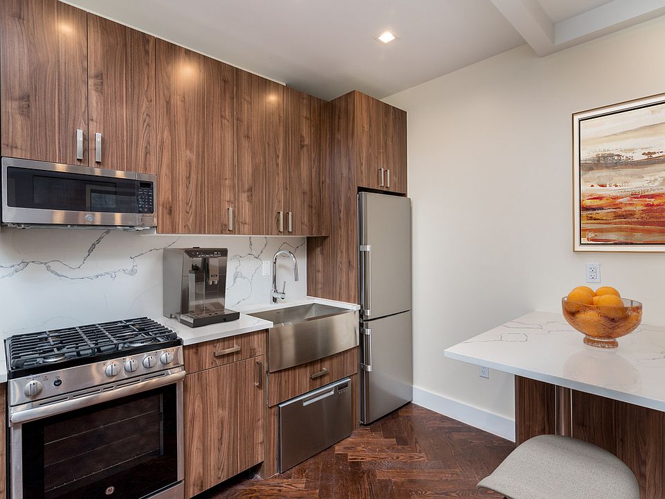 1st image of 941 Washington Ave #505