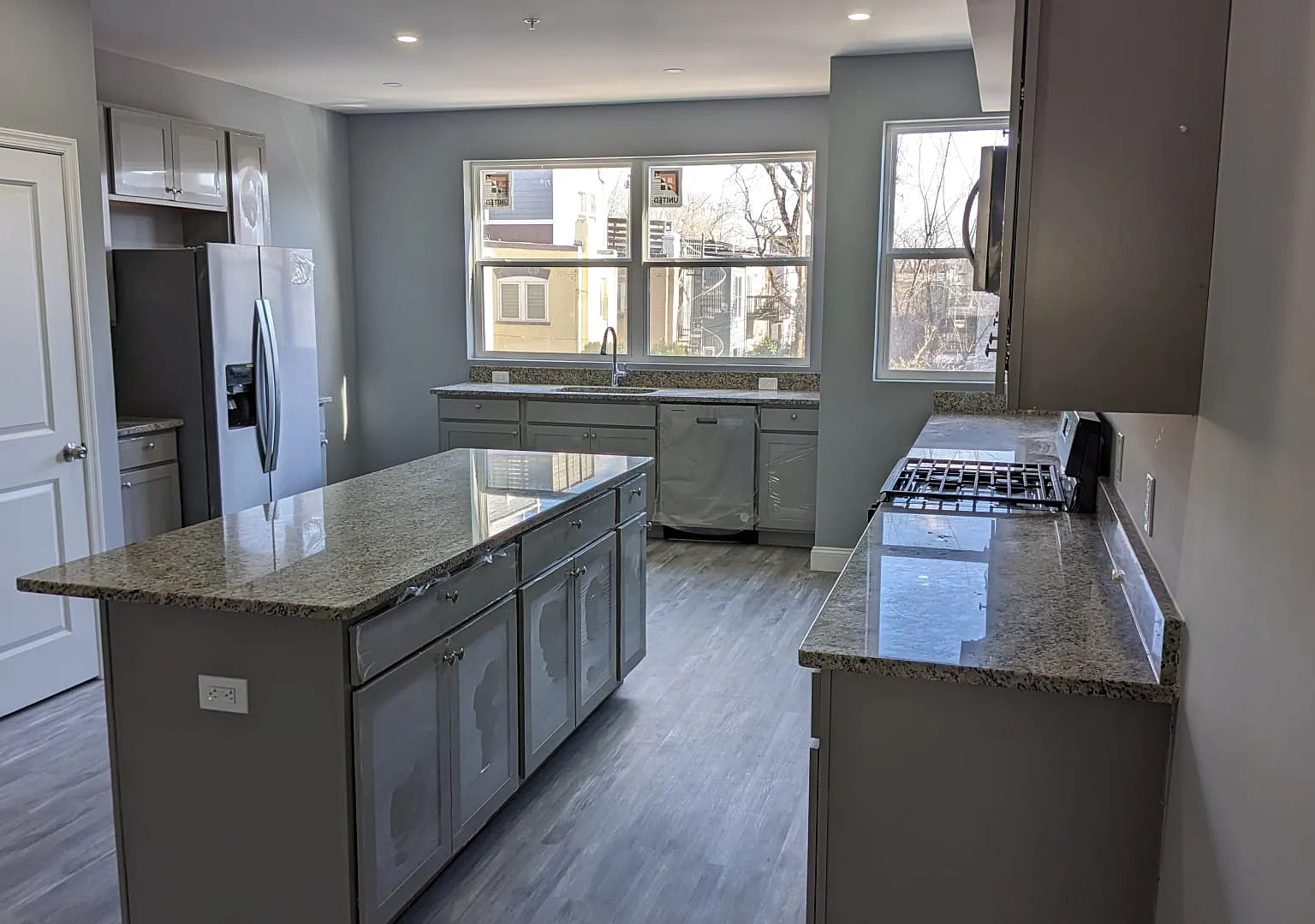 3 bed, 2.5 bath, 2000 sqft, $4,750 — Photo 2