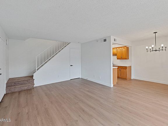 3rd image of 5948 W TOWNLEY Avenue