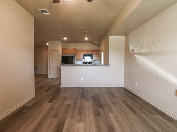 4th image of 6203 Twistleaf Ln #B