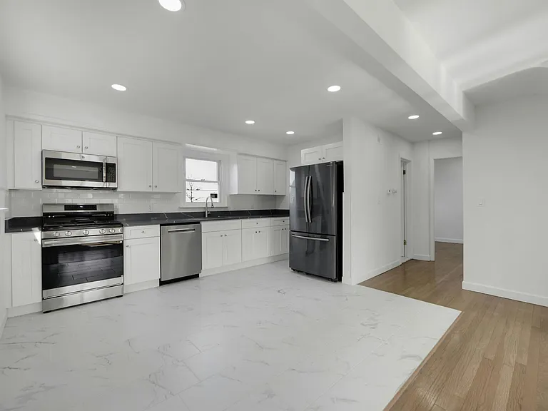 380 Grand Ave — Photo 4