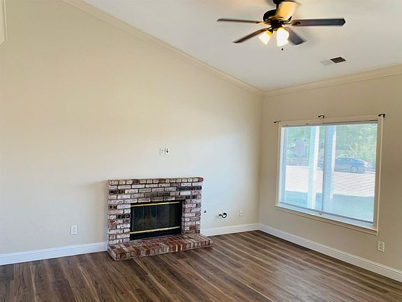 2nd image of 1867 Laurelwood Ct