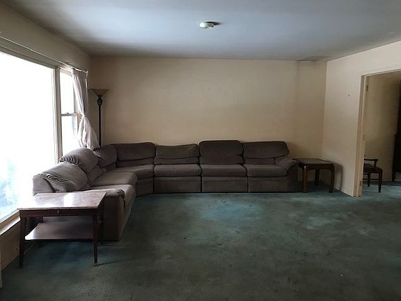 3rd image of 2432 Birchwood Ln