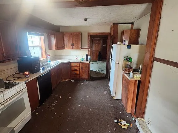 113 S Main St, Maxwell, IN 46154