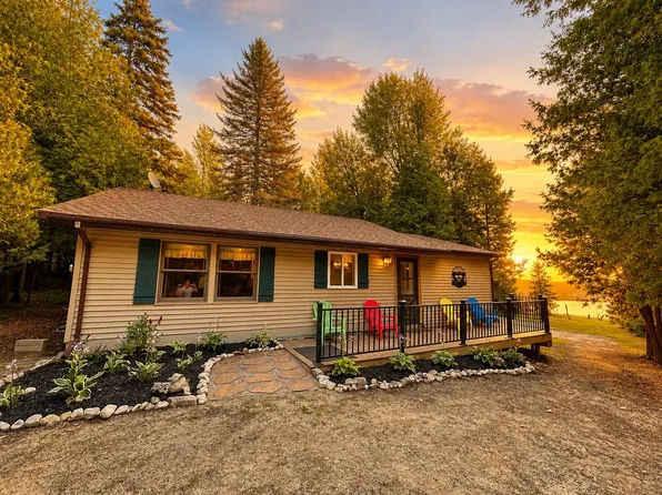 521 Cheeseman Rd, Saint Ignace, MI 49781