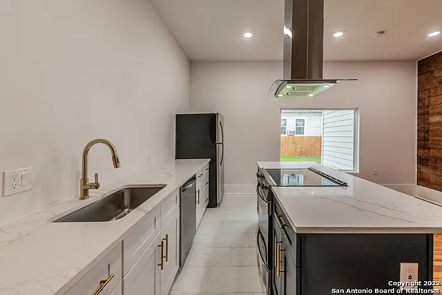 121 W Highland Blvd #101 — Photo 16