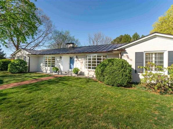 1011 Fairway Dr, Waynesboro, VA 22980