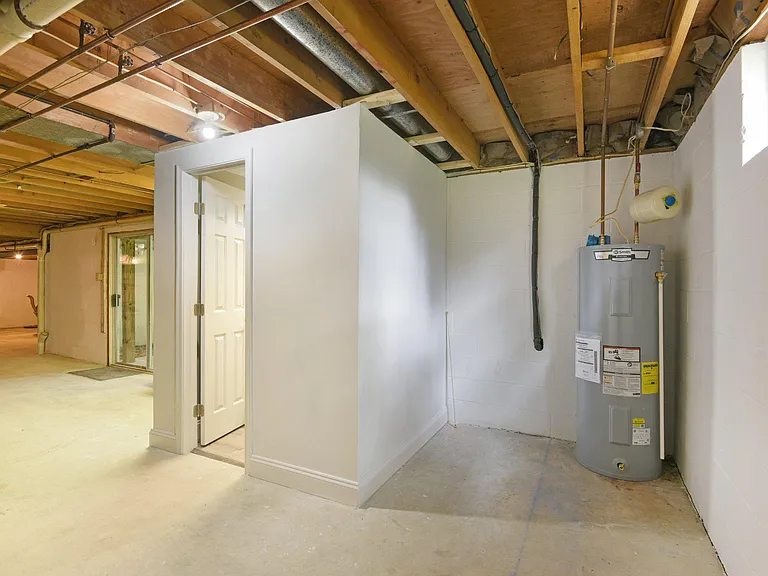 91 Premier Ct — Photo 41